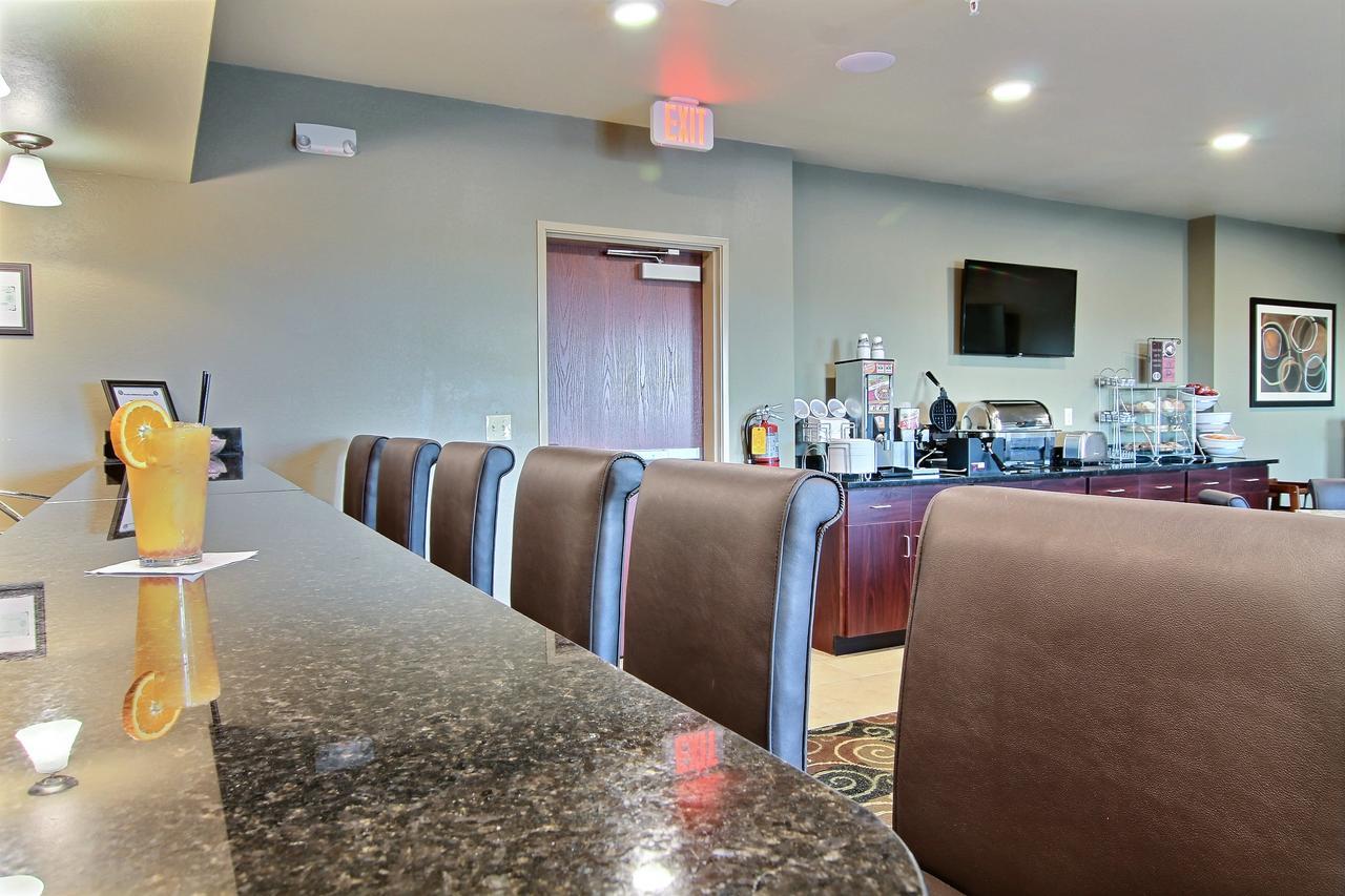 Cobblestone Hotel & Suites - Mccook Εξωτερικό φωτογραφία