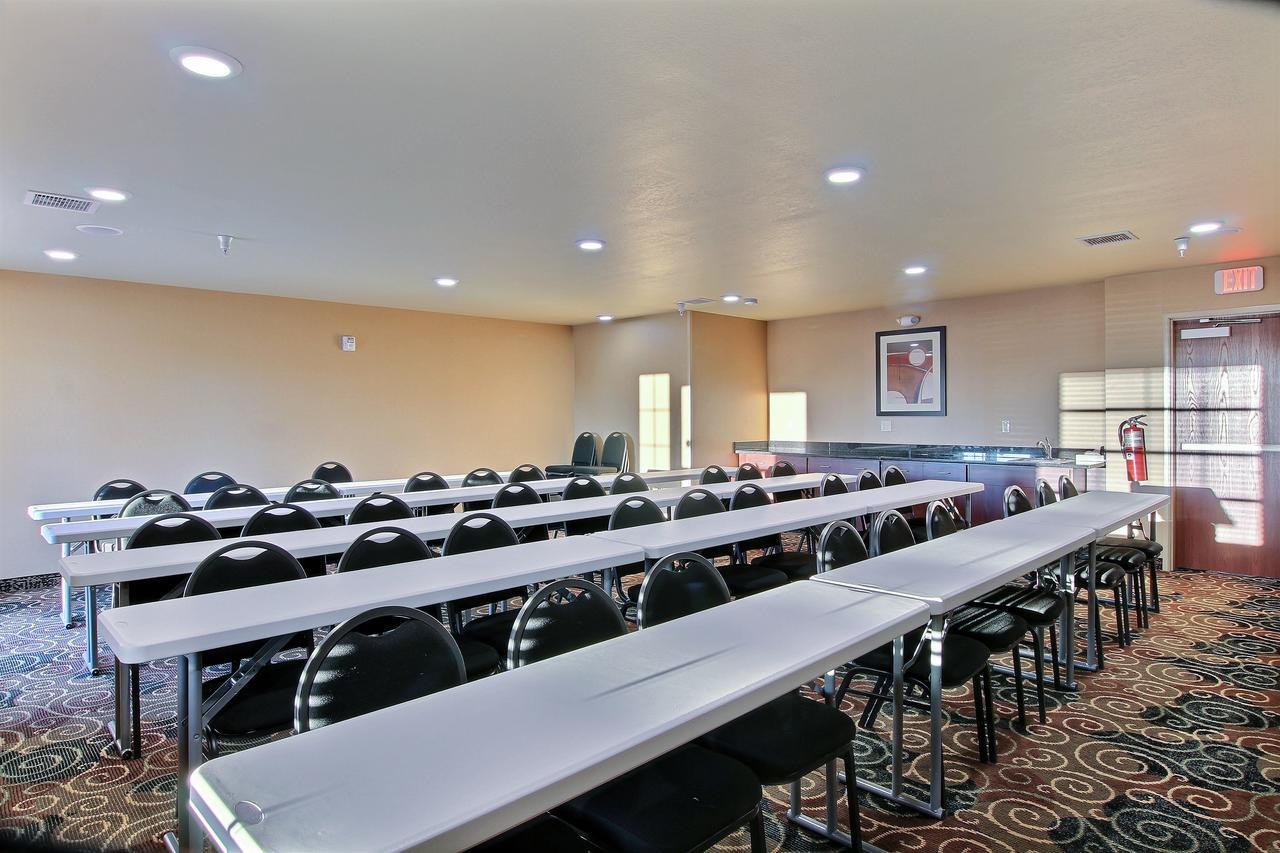 Cobblestone Hotel & Suites - Mccook Εξωτερικό φωτογραφία