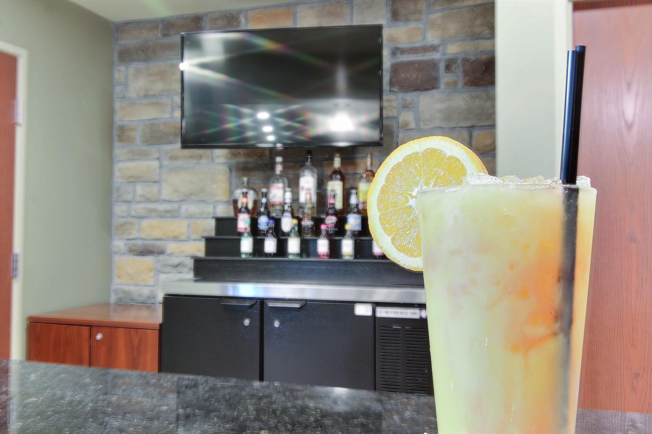 Cobblestone Hotel & Suites - Mccook Εξωτερικό φωτογραφία