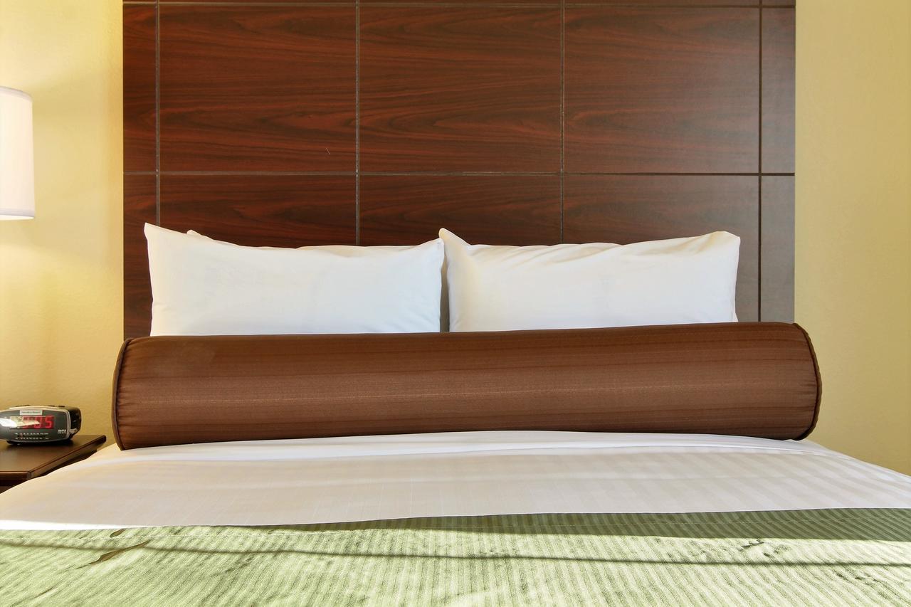 Cobblestone Hotel & Suites - Mccook Εξωτερικό φωτογραφία