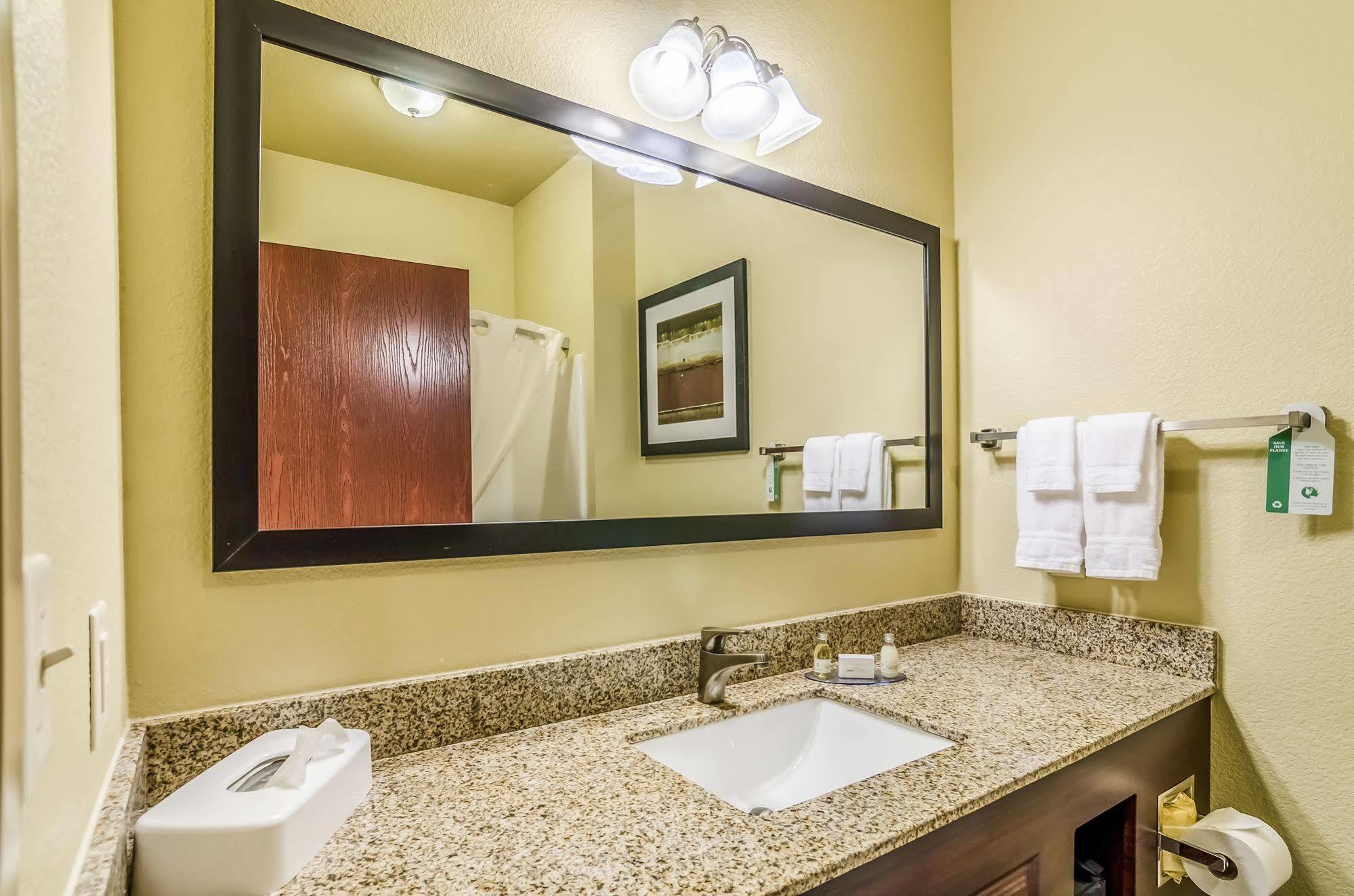 Cobblestone Hotel & Suites - Mccook Εξωτερικό φωτογραφία