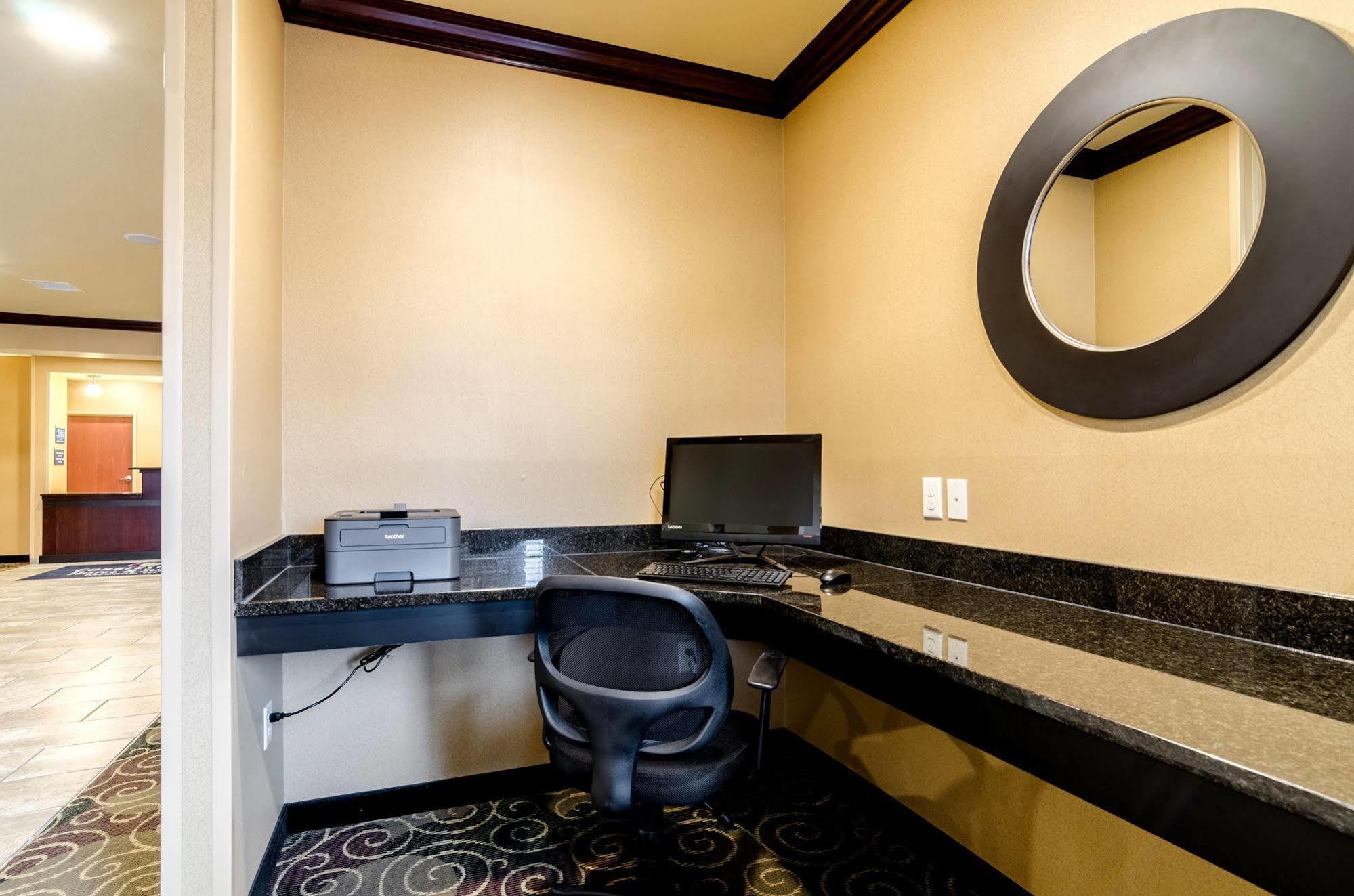 Cobblestone Hotel & Suites - Mccook Εξωτερικό φωτογραφία